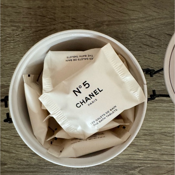 NEW RARE Chanel N°5 The Bath Tablet Factory 5 Collection Tin 10 Tabs/Bag/Booklet - Picture 5 of 17